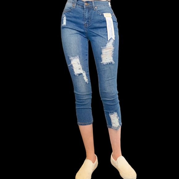 NWT Legend of London Distressed Capris Size 15 - Picture 1 of 3